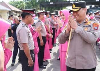 Kapolres Tanah Laut Pimpin Kenaikan Pangkat Puluhan Anggota Dan Berikan Motivasi
