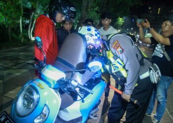 Antisipasi Balap Liar, Satlantas Bersama Sie Dokkes Polrestabes Surabaya Gelar Ops Stasioner